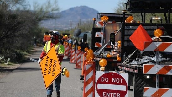 Annie-Guthrie-husband-Tommaso-Cioni-or-visiting-Savannah-at-Nancy.jpg Cricket in L1