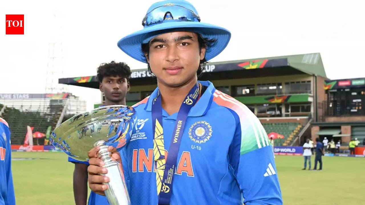 'Daddy, Pranam': Vaibhav Sooryavanshi's first words while carrying the trophy went viral. cricket news