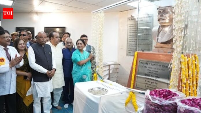 Delhi CM unveils statue of RSS founder at East Delhi Hospital | India News