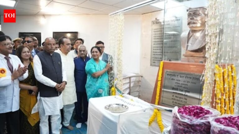 Delhi CM unveils statue of RSS founder at East Delhi Hospital | India News