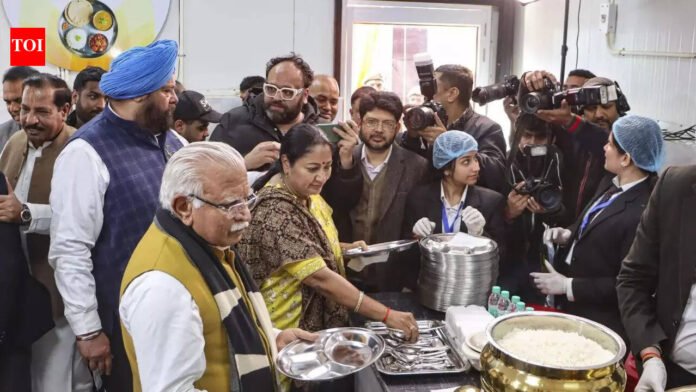 Delhi govt opens 25 Atal canteens; each serving 1,000 meals a day | India News