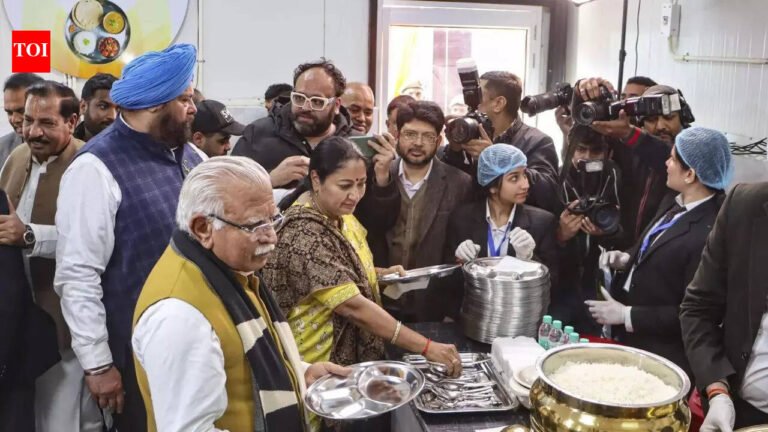 Delhi govt opens 25 Atal canteens; each serving 1,000 meals a day | India News