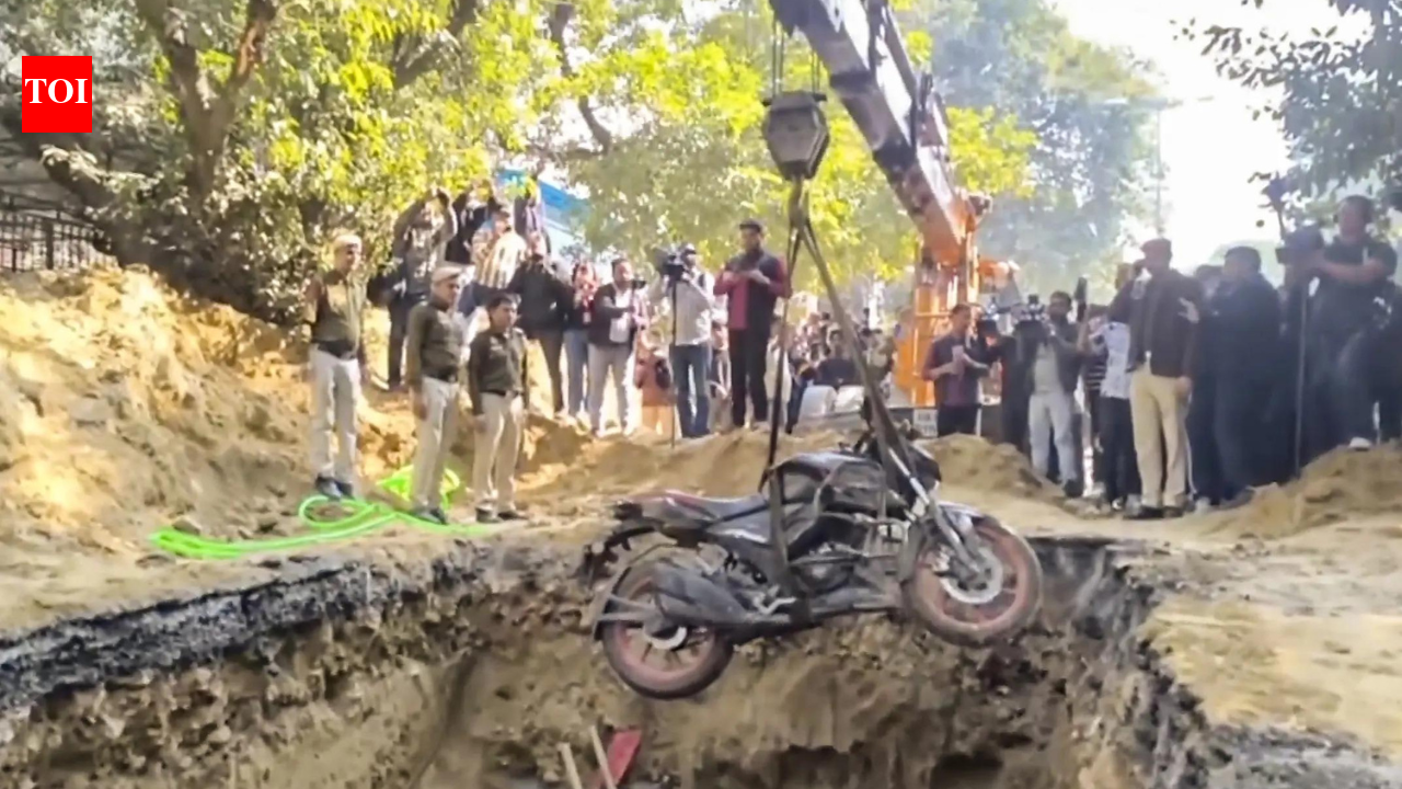 Delhi govt suspends 3 engineers after motorcyclist accident - Latest News India