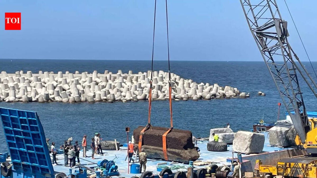 Egypt removes monolith from 2,000-year-old Lighthouse of Alexandria buried under the sea | World News