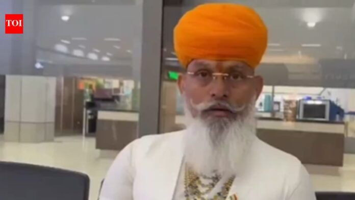 Karni-Sena-workers-get-ready-Right-wing-leader-issues-stern-warning.jpg 'Karni Sena workers get ready': Right-wing leader issues stern warning to filmmakers over film 'against' Sanatan Dharma India News