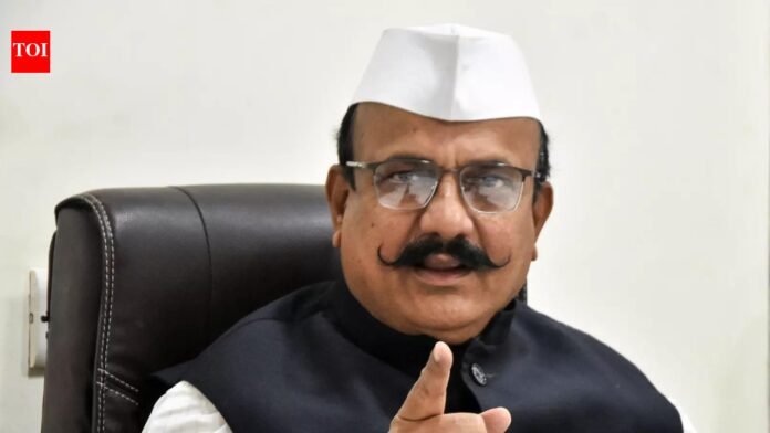 Maharashtra-Congress-chief-compared-Chhatrapati-Shivaji-Maharaj-to-Tipu-Sultan.jpg Maharashtra Congress chief compared Chhatrapati Shivaji Maharaj to Tipu Sultan; punished for hurting sentiments | India News