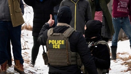 Minnesota-Off-duty-ICE-officer-praised-for-saving-4-year-old-boy-from.jpg Cricket in L1