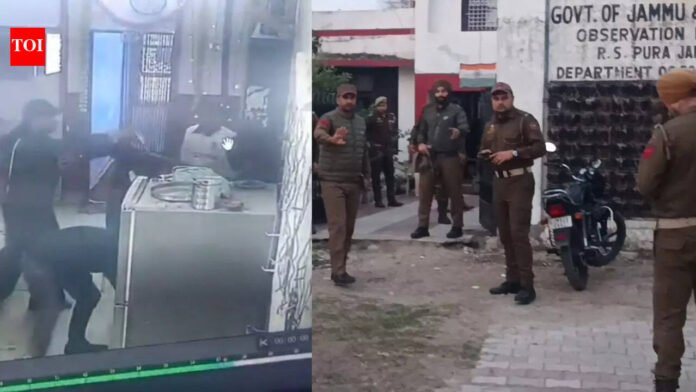 Pak-two-of-three-inmates-escape-Jammu-Juvenile-Home-after.jpg Pak, two of three inmates escape Jammu Juvenile Home after injuring 2 policemen India News