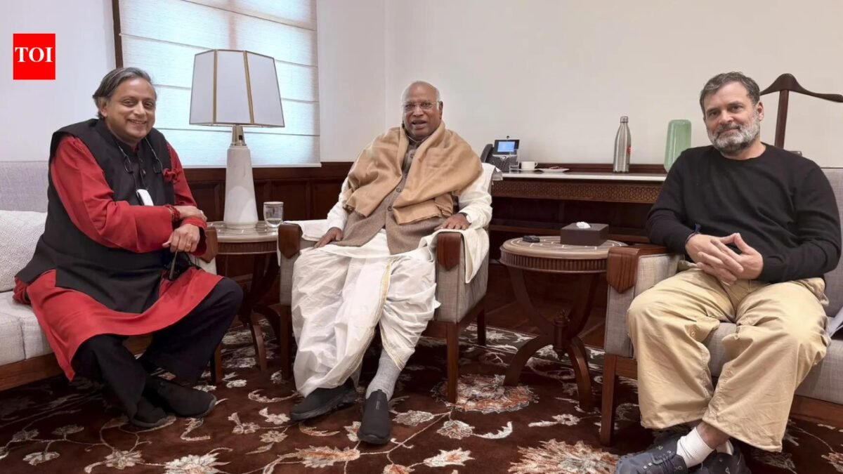 Shashi Tharoor How Congress' 'Hum Saath Saath Hai' moment brought support to UDF in time for Kerala polls India News