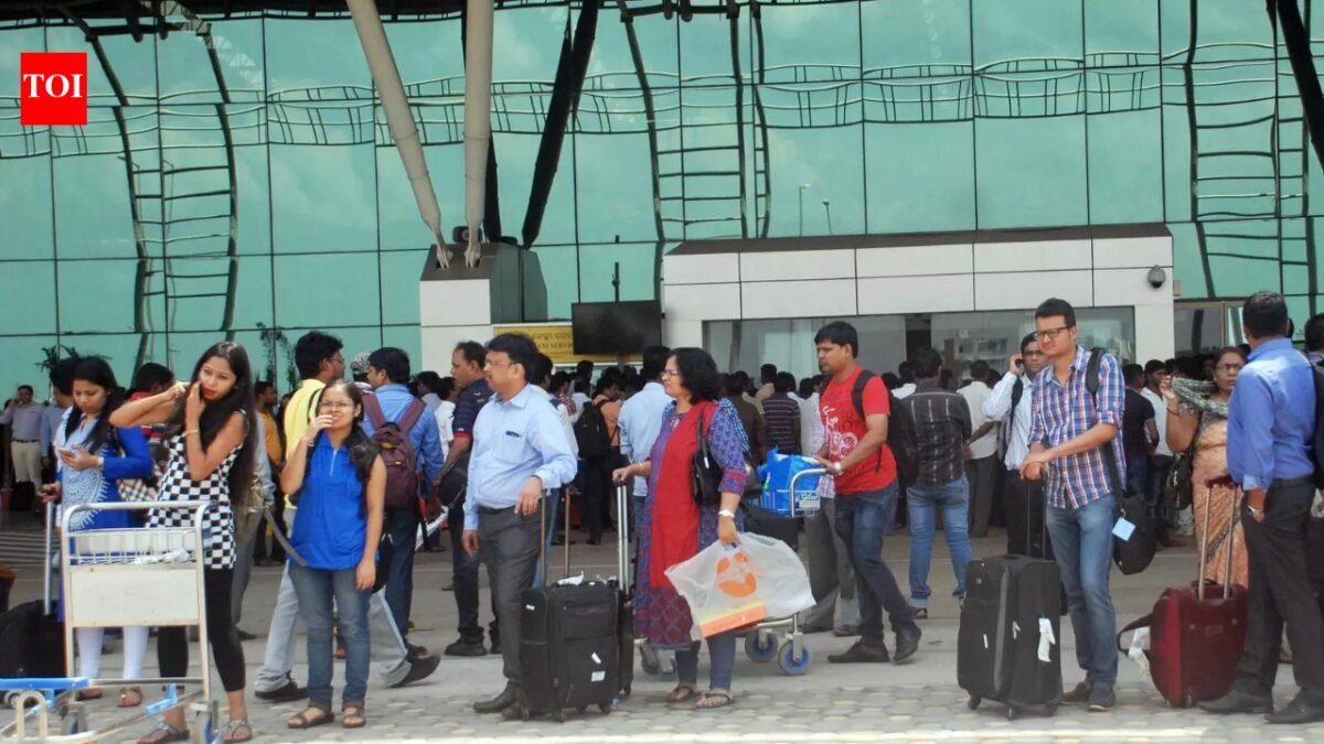 Tensions in Bangladesh lead to 9% drop in foreign tourist arrivals