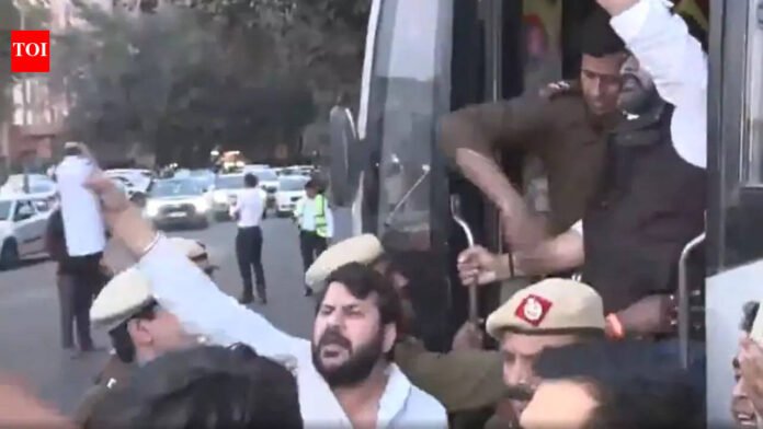 Traitor-Rahul-BJP-protests-against-Congress-stripping-at-AI-event.jpg 'Traitor Rahul': BJP protests against Congress stripping at AI event to interfere with Indian news