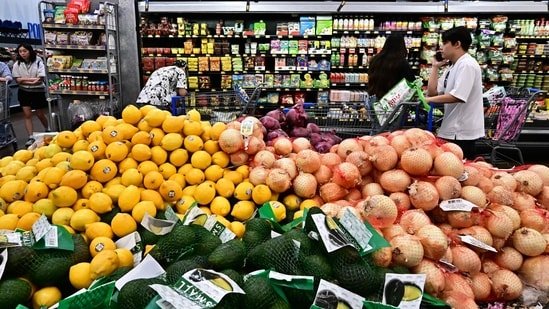 US-payrolls-surge-in-January-unemployment-rate-drops-to-43.jpg Cricket in L1