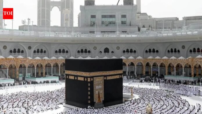 Why-does-the-marble-of-the-Great-Mosque-in-Mecca.jpg Why does the marble of the Great Mosque in Mecca feel cool even in the middle of summer? The secret behind the coldness of the Kaaba | World News