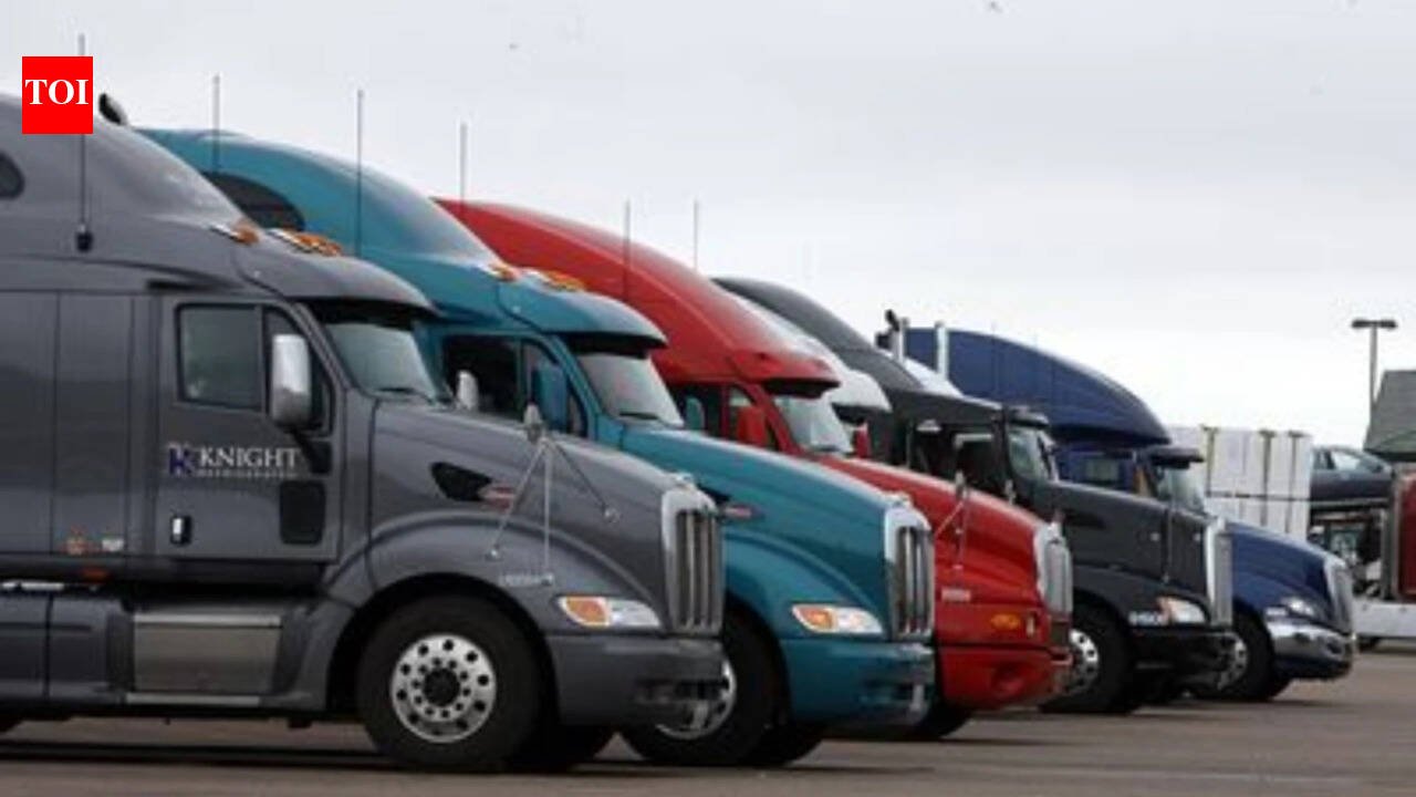 200,000 immigrant truck drivers at risk: Trump's rule to eliminate commercial driver's licenses takes effect