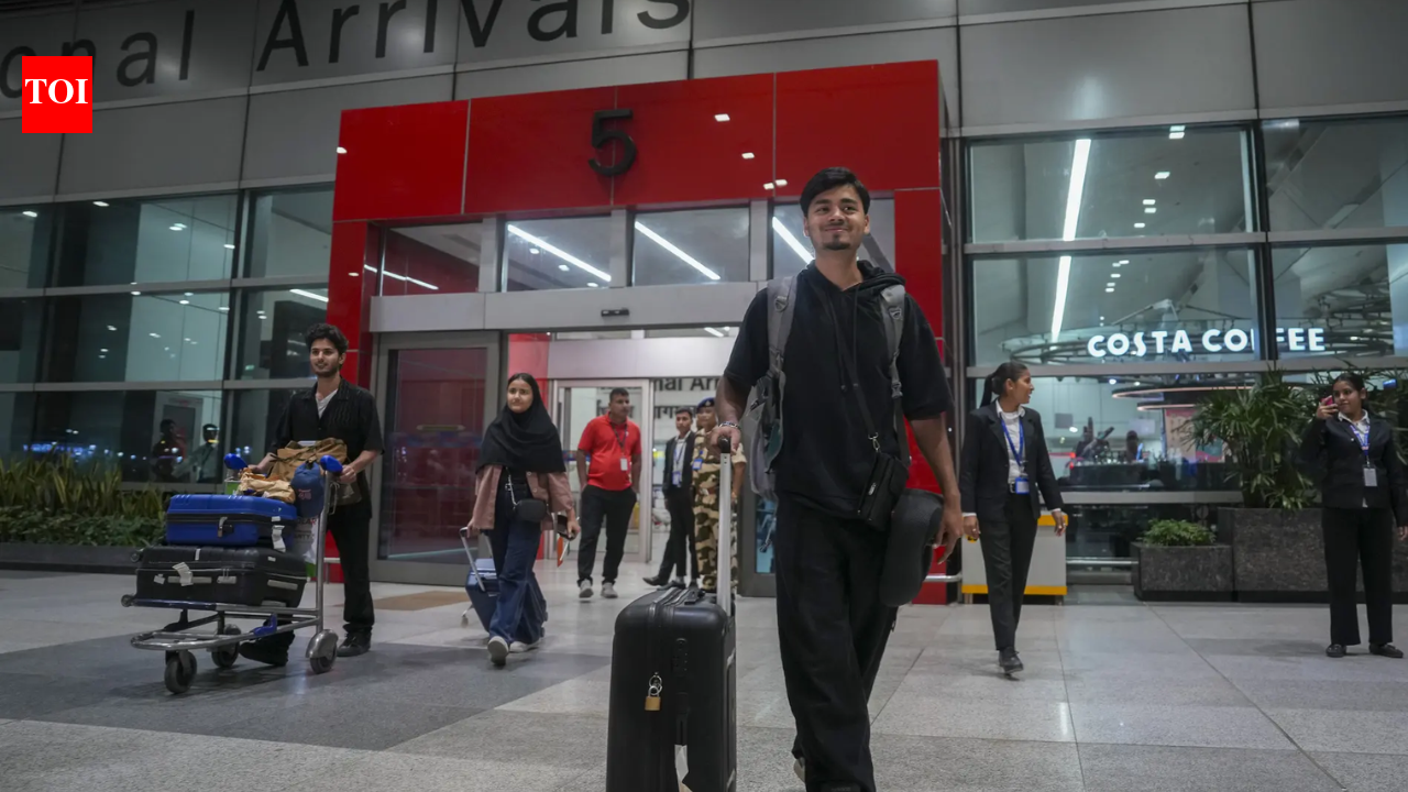 70 Iranian students returned home via Armenia and Dubai today