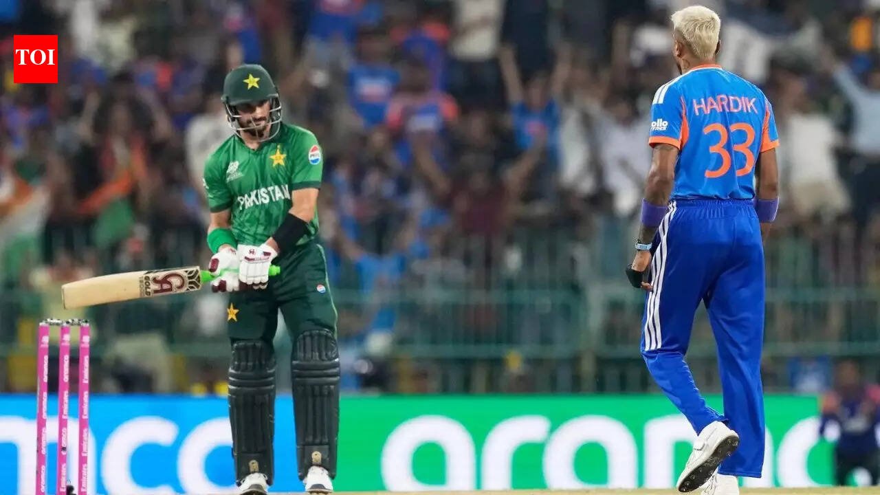 '8-0': Pak selector Aaqib revives Shadab's dig at legend during T20 WC