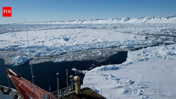 A giant iceberg twice the size of London threatens to disappear World News

