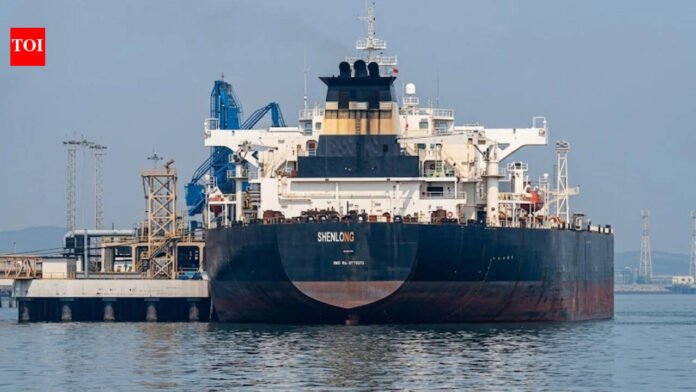 An Indian-captained oil tanker arrives in Mumbai from a Saudi port during the Gulf War; another ship is en route to India

