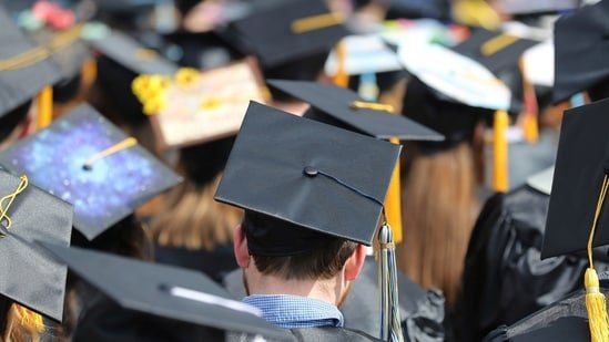 Are you eligible for a $2,000 student loan settlement check? what to know