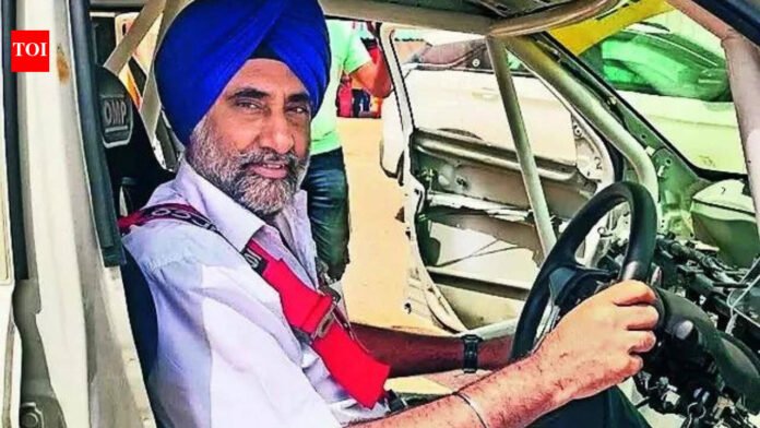 Divers search for rally racers in coral reef

