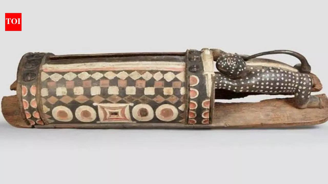 Djidji Ayokwe: France returns Africa's talking drum: This sacred instrument once "speaks" to an entire village and warns of danger | World News