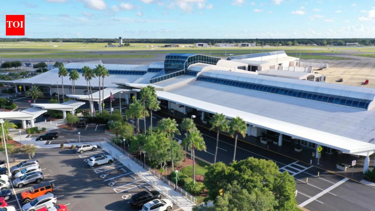 Florida man crashes car into airport gate in Daytona Beach and tries to get into plane
