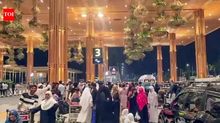 Iran conflict: 900 flights canceled, flyers stranded at airports