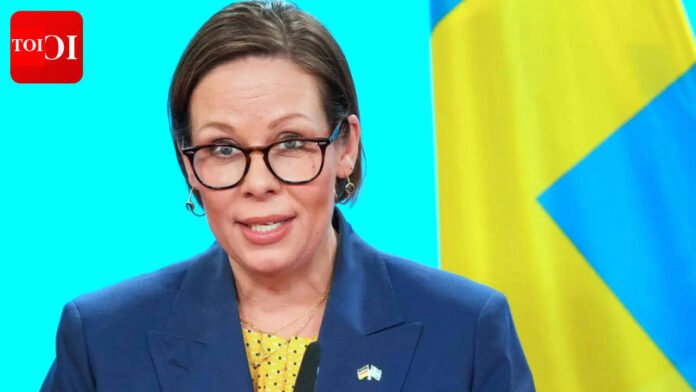 Iran executes Swedish citizen: Swedish foreign minister

