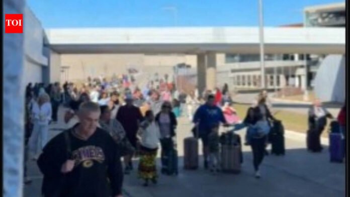 Kansas City International Airport receives bomb threat, passengers told to evacuate immediately

