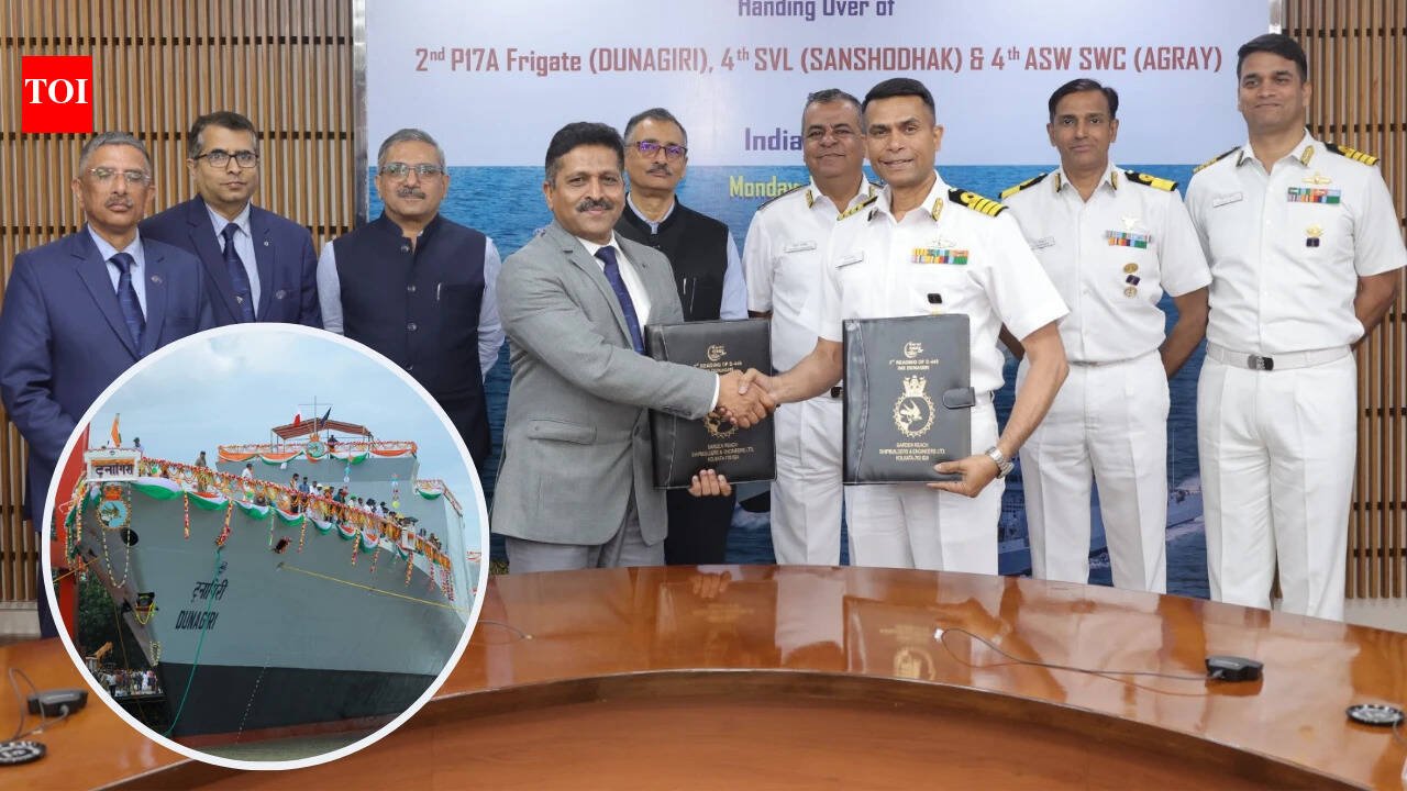 Maritime strength greatly improved: Navy delivered 2 warships and 1 survey ship in one day