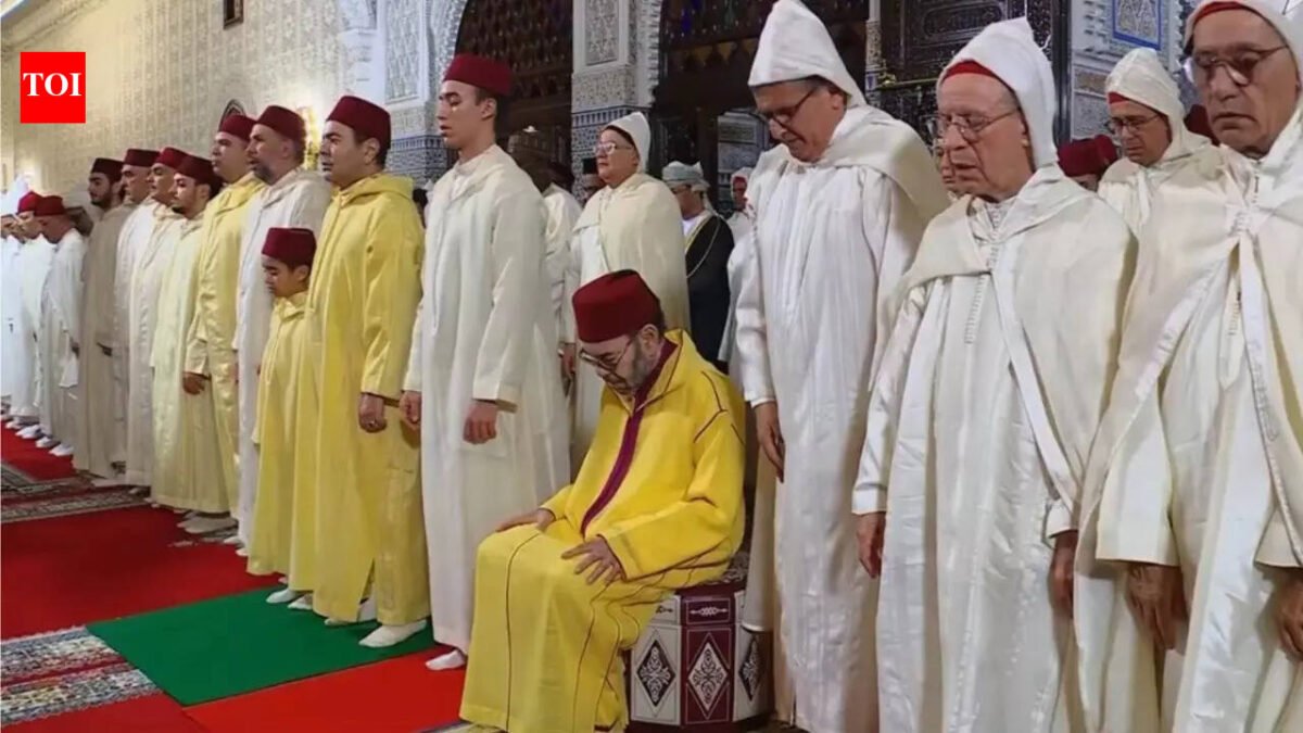Morocco's King Mohammed VI leads emotional Laylat ul Qadr prayers at Rabat Palace