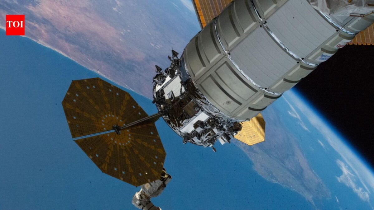 NASA astronauts use artificial intelligence and augmented reality for wellness and spacewalks aboard the International Space Station Expedition 74 |