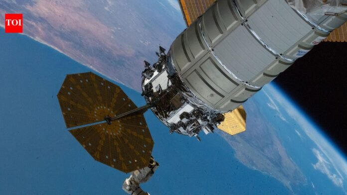 NASA astronauts use artificial intelligence and augmented reality for wellness and spacewalks aboard the International Space Station Expedition 74 |

