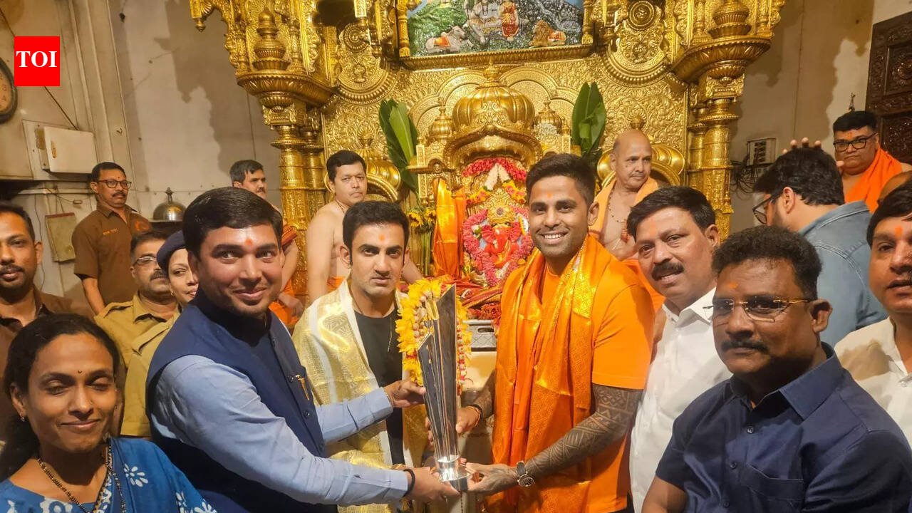 SKY, Gambhir take T20 WC on temple visit after Azad's criticism - Watch