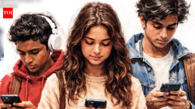 Smartphones and Silent Destroyers: How Motifs Are Eroding Social Ties