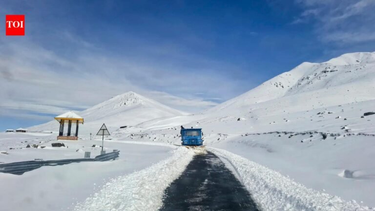 The cold spell returns in the form of snow and ice. Kashmir rain cool