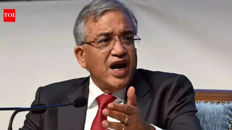 The opposition parties today submitted notices to the House of Representatives and the Senate seeking a motion to recall the CEC