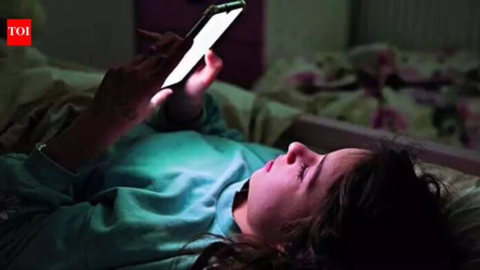 Top legal experts divided over children's social media ban

