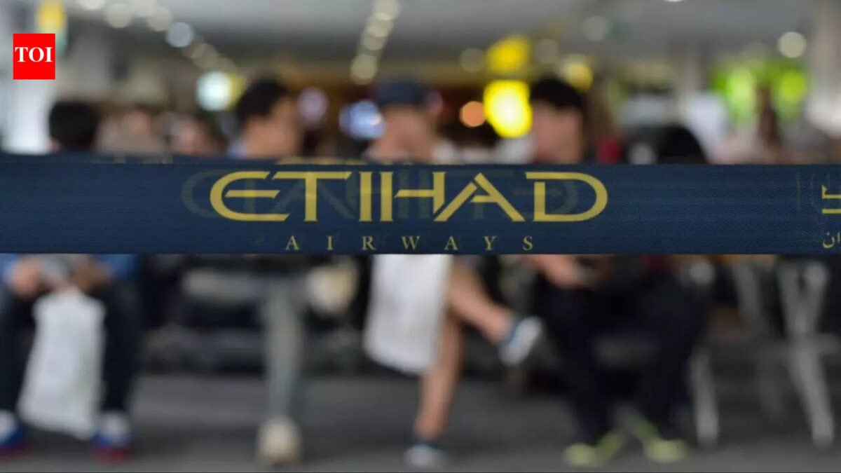 Travel chaos March 1, 2026: Etihad Airways suspends flights from Abu Dhabi and issues emergency suspension notice to passengers amid tensions between Iran, US and Israel