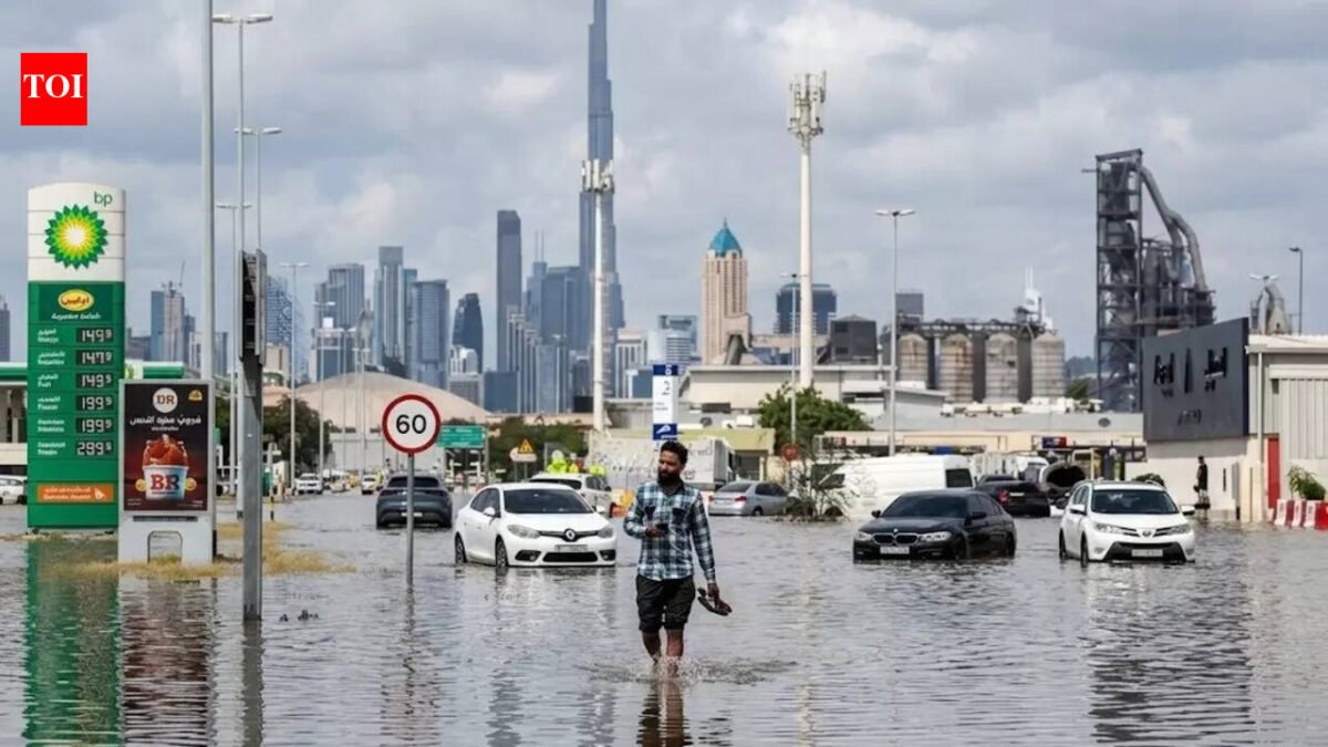 UAE weather conditions: UAE weather alert: Heavy rain, thunder, traffic chaos in Dubai and Abu Dhabi - safety warning issued World News