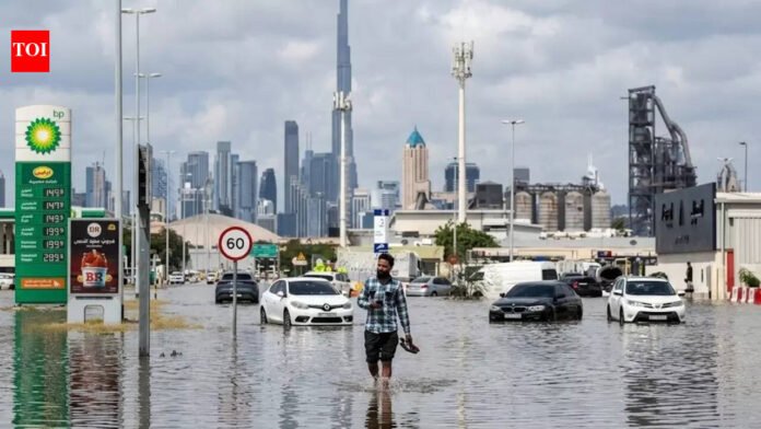 UAE weather conditions: UAE weather alert: Heavy rain, thunder, traffic chaos in Dubai and Abu Dhabi - safety warning issued World News

