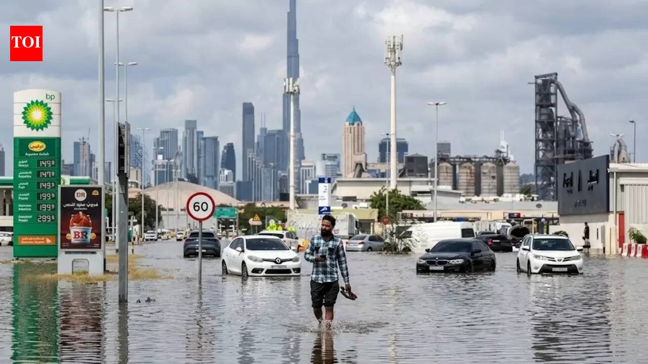 UAE weather conditions: UAE weather alert: Heavy rain, thunder, traffic chaos in Dubai and Abu Dhabi - safety warning issued World News