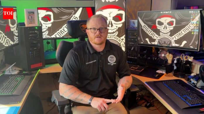 US Marine who lost legs in Afghanistan in 2010 now leads 'Geek Squad': 'Nothing is ever really deleted'

