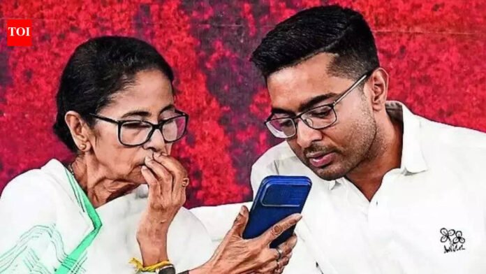 West Bengal: Didi starts sit-in, accuses Election Commission of 'conspiracy' to delete voters' names

