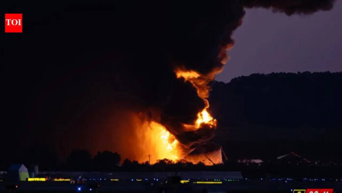 2 killed in plane crash at small Arizona airport

