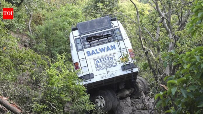 21 killed as bus plunges into Udhampur gorge

