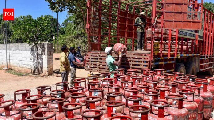 Air bottles drive migrants home

