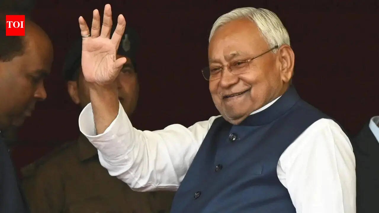 Bihar: As Nitish packs bags in Anne Marg 1, power tussle between JD(U) and BJP for CM post