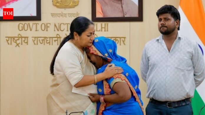 Delhi CM offers Covid-19 ex-gratia of Rs 1 each to relatives of 6 deceased government employees

