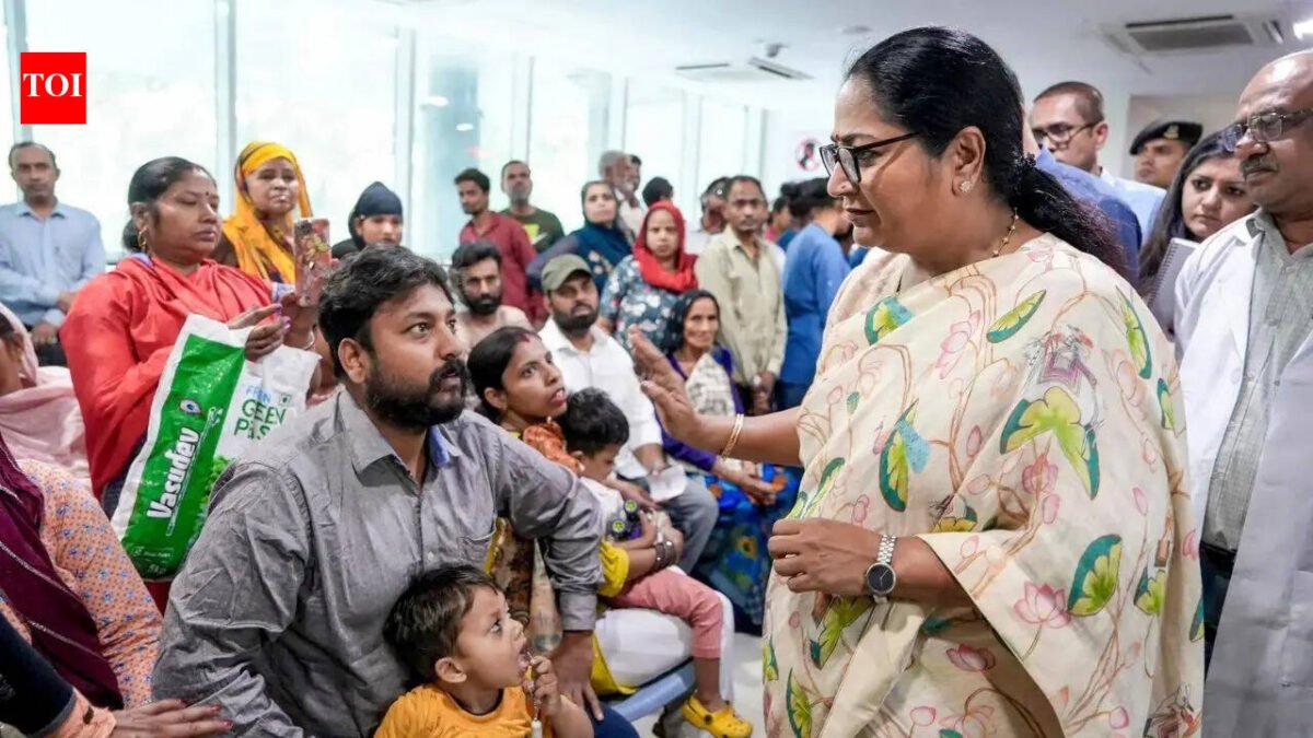 Delhi Chief Minister conducts surprise inspection of Aruna Asaf Ali Hospital; guides summer preparations